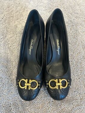 Salvatore Ferragamo Black Leather Pumps with Gold Double Gancini